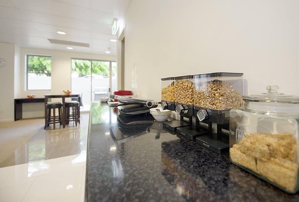 Gladstone City Central Apartment Hotel Official Экстерьер фото