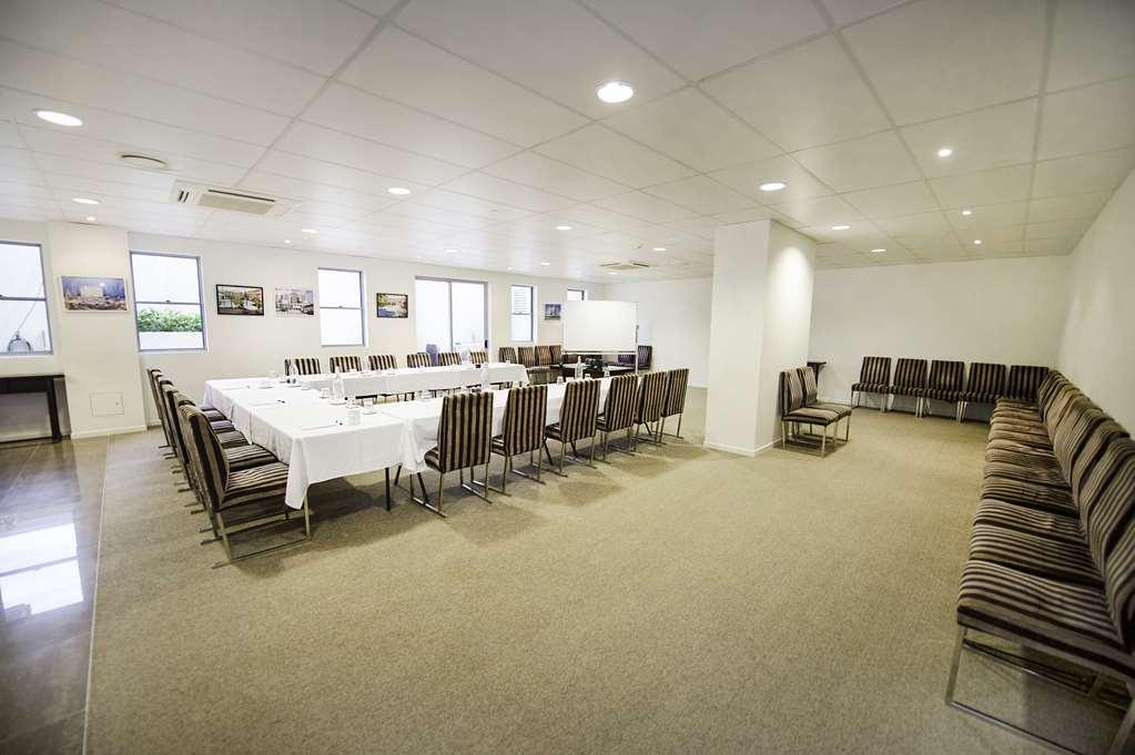 Gladstone City Central Apartment Hotel Official Удобства фото
